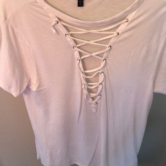 Express Tops - Lace up basic t